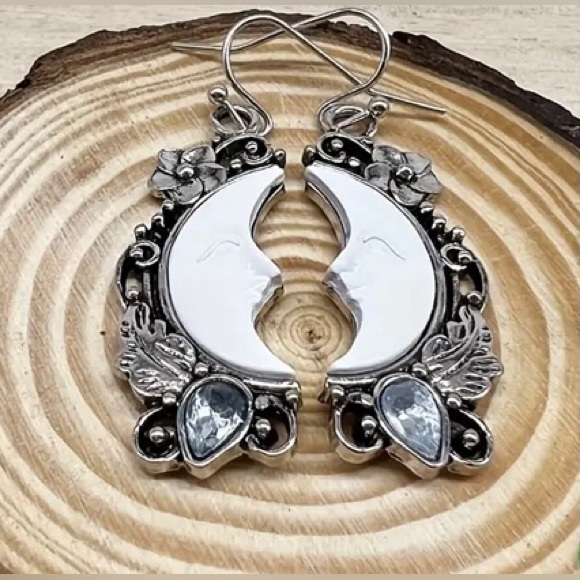 NIP Moon Face Flower Leaf Design With Blue Shiny Zirconia Dangle Earrings - Picture 4 of 5